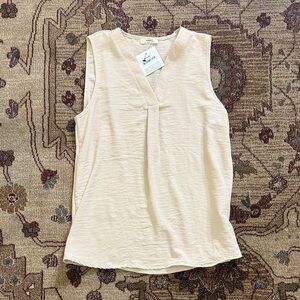 Entro V-Neck Cream Blouse
